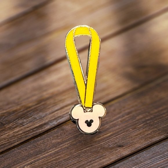 Disney Hidden Mickey Trading Pin Yellow Lanyard 2010 1 of 5 Collection Authentic - Picture 1 of 4